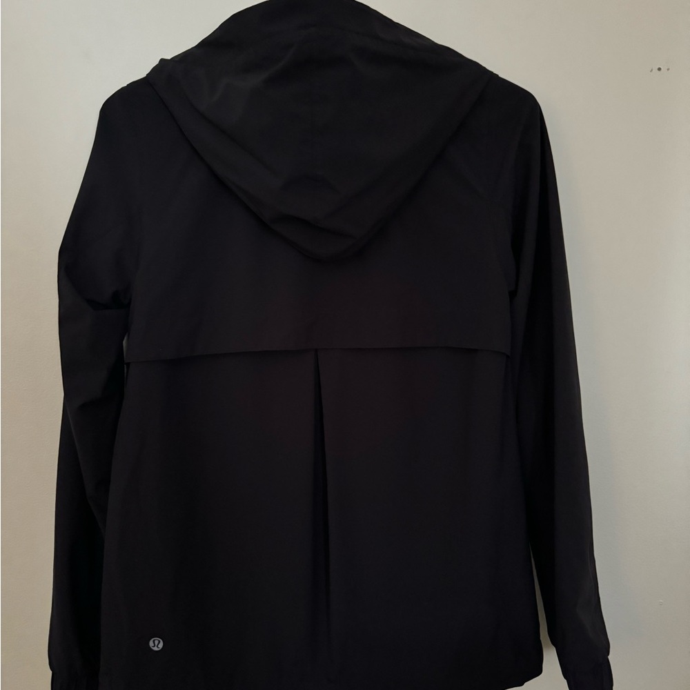 Lululemon Woman’s Nylon Lightweight Hooded Jacket, Size 4 - Picture 4 of 8